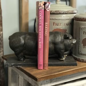 Pig Bookends